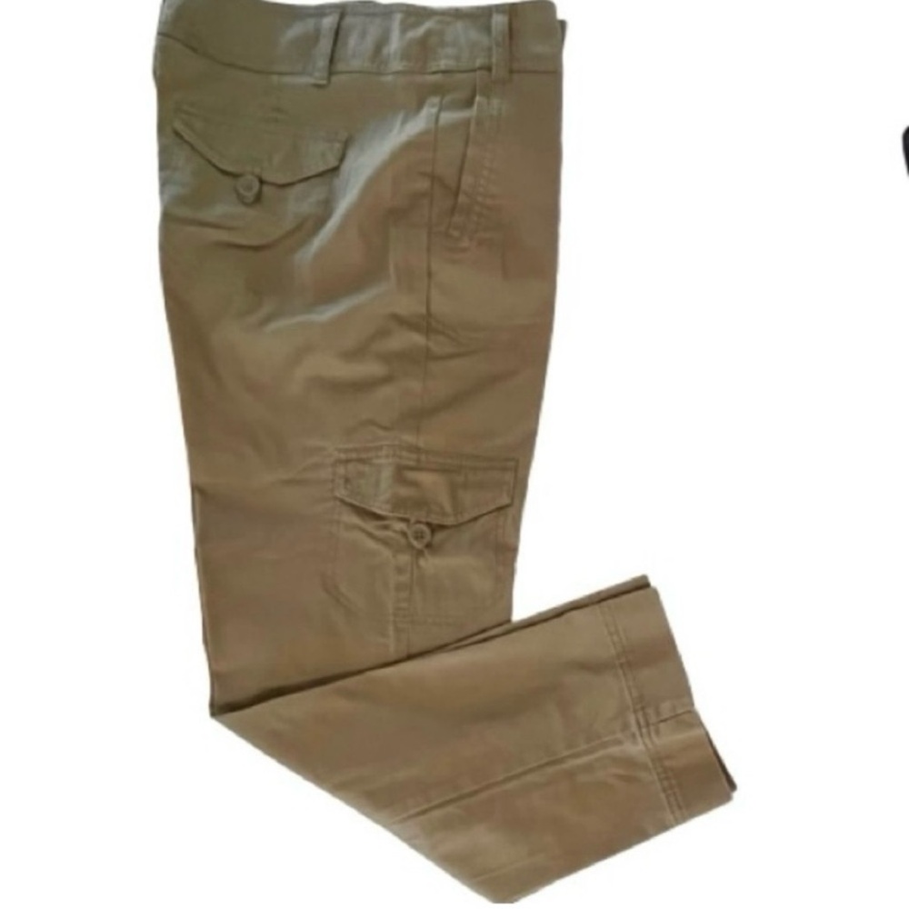 New York & Co.- Manhattan Chino
Olive Green Cargo Pants